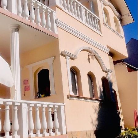 Ádám Apartmanház Apartment Szeged Ngoại thất bức ảnh