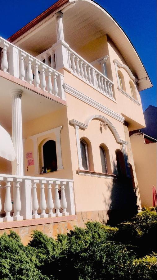 Ádám Apartmanház Apartment Szeged Ngoại thất bức ảnh