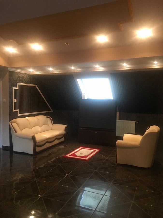 Ádám Apartmanház Apartment Szeged Ngoại thất bức ảnh