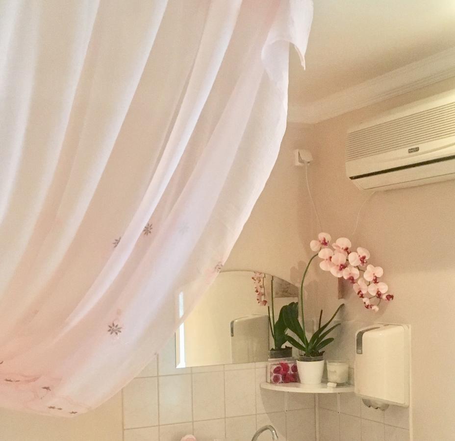 Ádám Apartmanház Apartment Szeged Ngoại thất bức ảnh